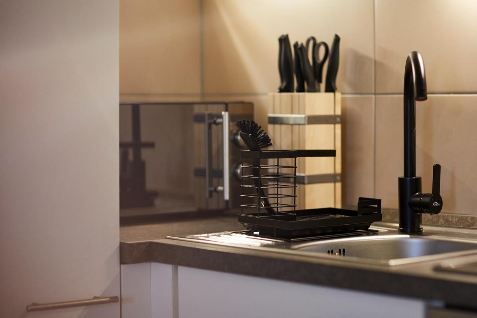 R B Am Airport - 1-4 Personen - Kueche - Smart Tv - Waschmaschine - Perfekt Fuer Geschaeftsreisende Oder Familien Appartement Hamburg-Harburg